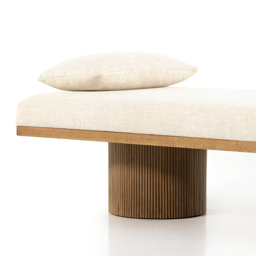 JAKOBI CHAISE THAMES CREAM | 184.5 x 77.5 x 60 CM.