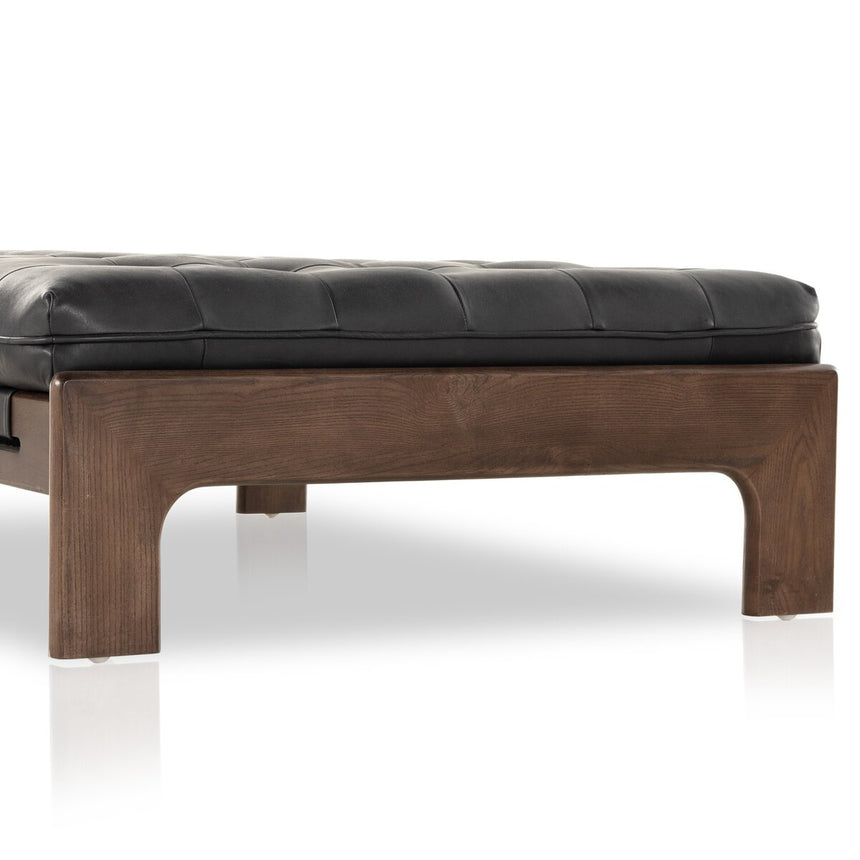 HALSTON COCKTAIL OTTOMAN | 128 x 94 x 39 CM.